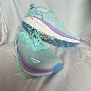 Women’s Hoka Clifton 9’s. SIZE 8B women’s 
Color: Sunlit Ocean / Lilac Mist